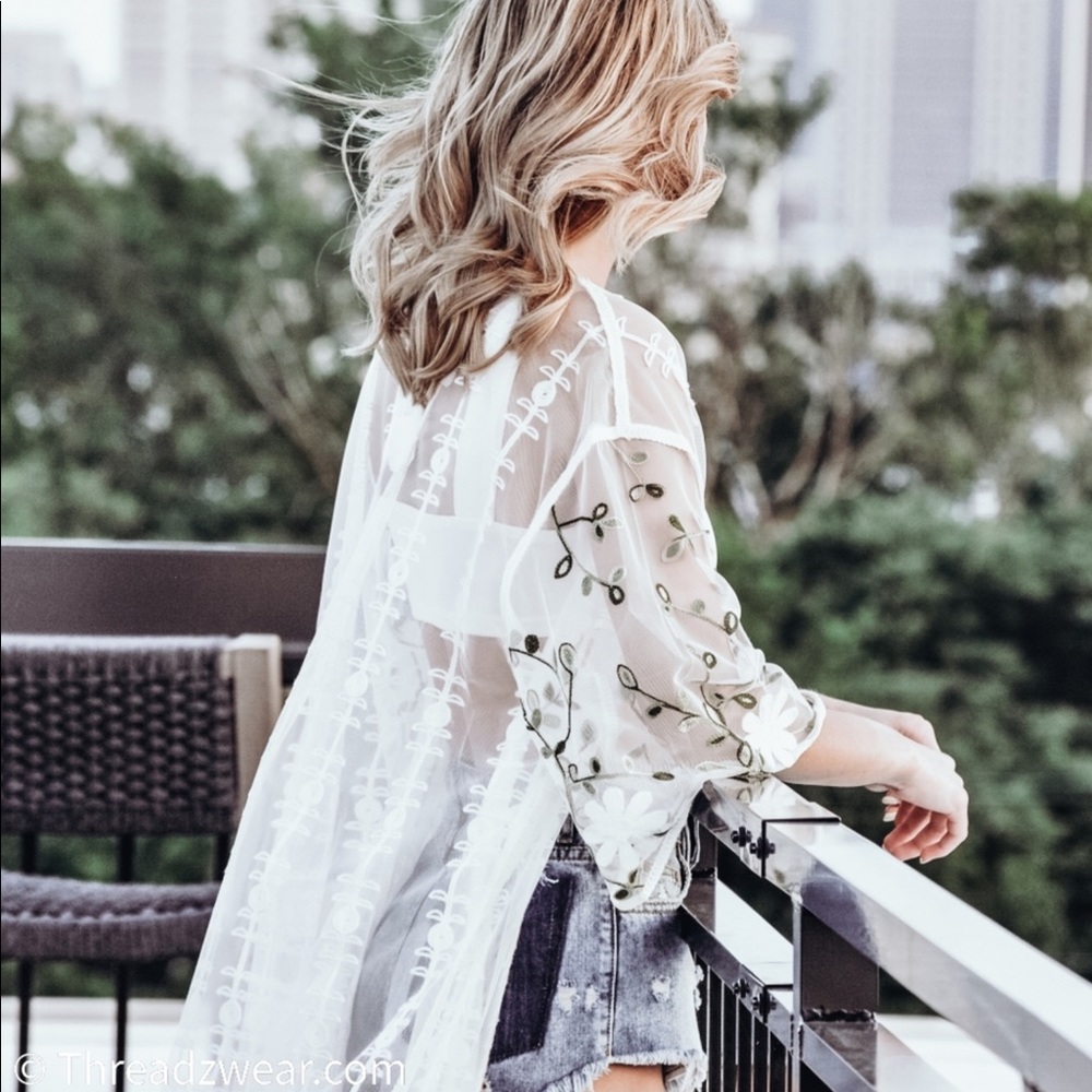 ❗️❗️SALE❗️❗️Brand New Love Riche Floral Embroidered Kimono. - Picture 8 of 8